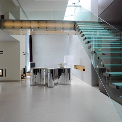 Begehbares Glas, Selbsttragende Glastreppe