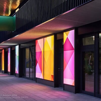 LED-Flächenlicht , Kita Remscheid- LEDscreen bei Nacht