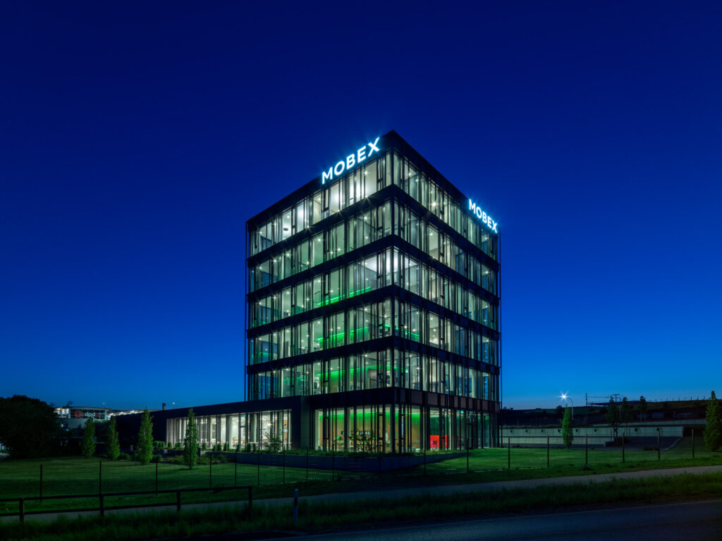 Mobex Nagold nachts grün