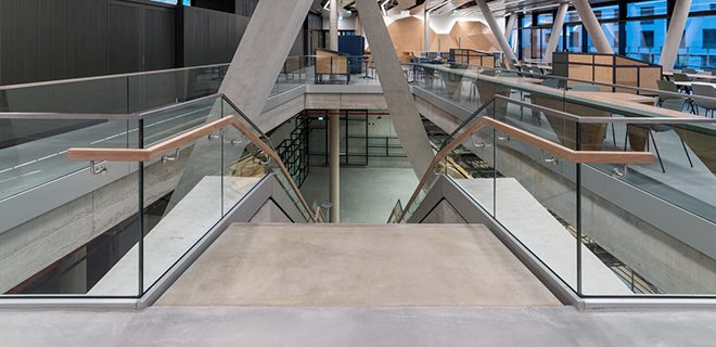 Glasgeländer oberhalb Treppe SWR